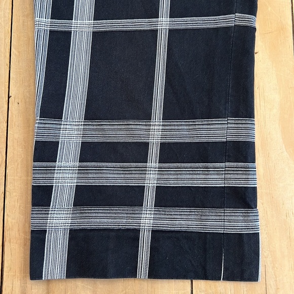 Burberry London 100% Cotton Black and White Nova Check Cropped Short Pants - Picture 5 of 11